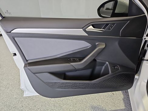 New 2026 Volkswagen Jetta SE FWD image 16
