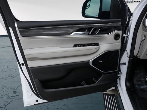 Used 2022 Jeep Wagoneer Series III w/ Premium Group I image 27