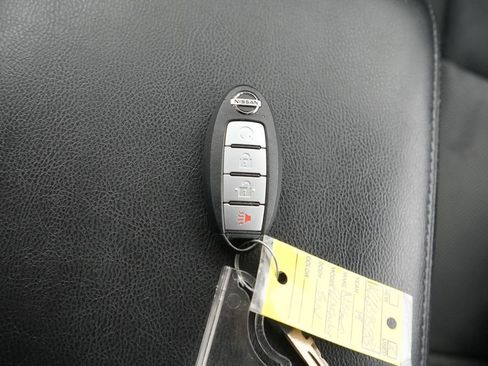 Used 2019 Nissan Pathfinder SV image 40