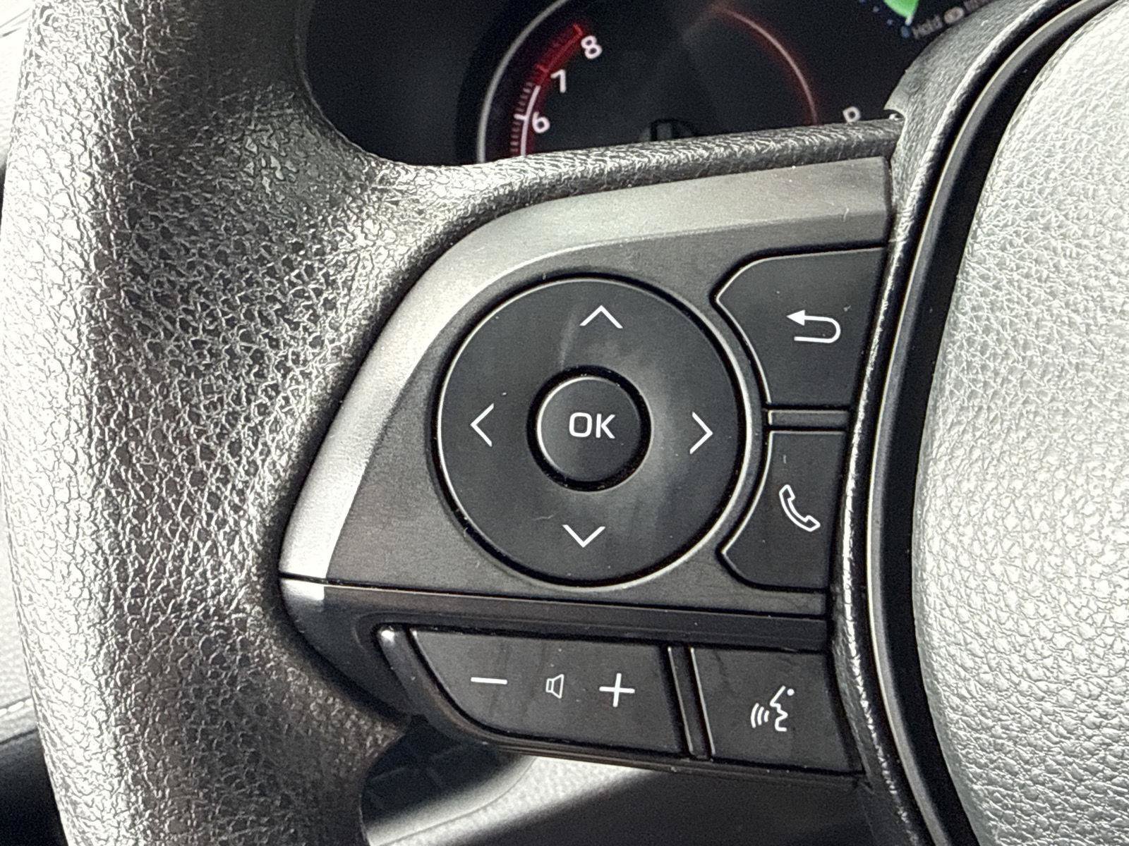 Used 2025 Toyota RAV4 XLE AWD/4WD image 17