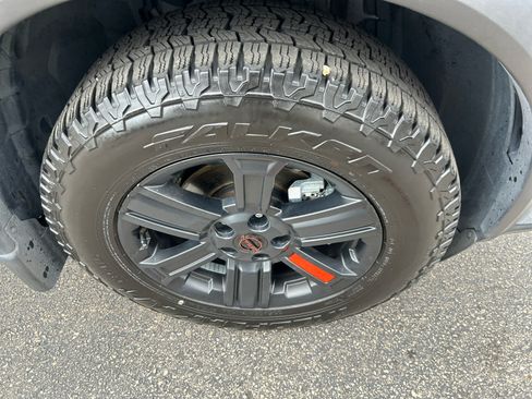 Used 2025 Nissan Rogue SV AWD/4WD image 9