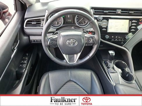 Used 2018 Toyota Camry L image 11