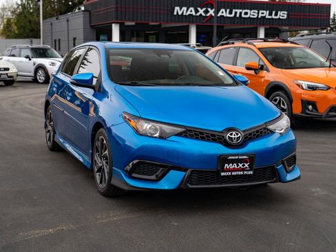 Used 2018 Toyota Corolla iM w/ All-Weather Mat Package image 2