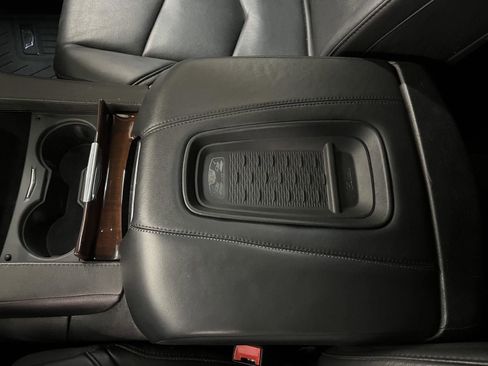 Used 2015 Cadillac Escalade Premium image 22