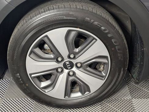 Used 2019 Kia Niro EX FWD image 8