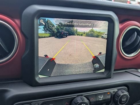 Used 2022 Jeep Gladiator Rubicon w/ Trailer Tow Package AWD/4WD image 10