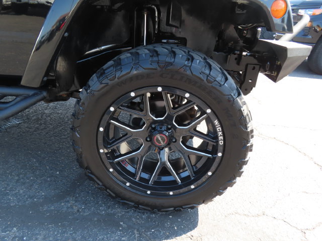 Used 2018 Jeep Wrangler Unlimited Sahara AWD/4WD image 10