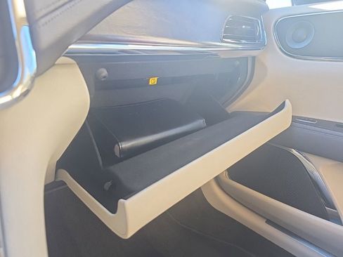 Used 2020 Lincoln Continental w/ Premium Package image 34