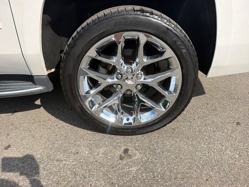 Used 2017 Chevrolet Suburban Premier AWD/4WD image 32