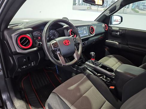 Used 2020 Toyota Tacoma TRD Off-Road image 13