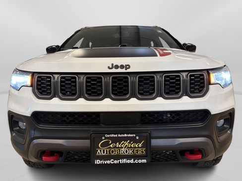 Used 2025 Jeep Compass Trailhawk AWD/4WD image 10