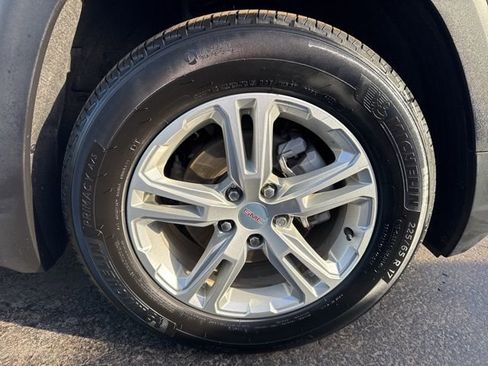 Used 2023 GMC Terrain SLE w/ Driver Convenience Package image 32