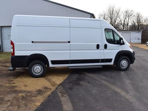 New 2025 RAM ProMaster 2500 w/ Convenience Group image 28