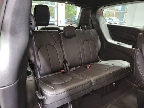 New 2026 Chrysler Pacifica Select image 9