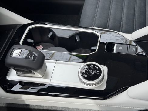 New 2026 Mitsubishi Outlander SE image 32