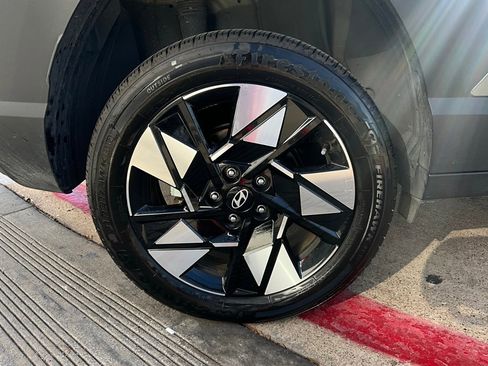 Used 2025 Hyundai Kona SEL image 9