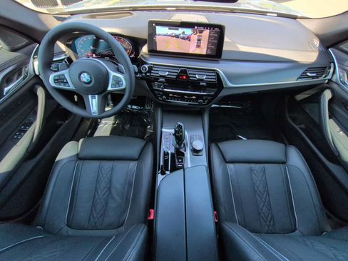 Used 2023 BMW M550i xDrive w/ Dynamic Handling Package AWD/4WD image 16
