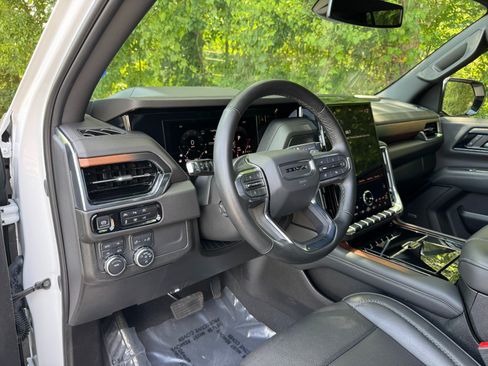 Used 2025 GMC Yukon XL Denali AWD/4WD image 33