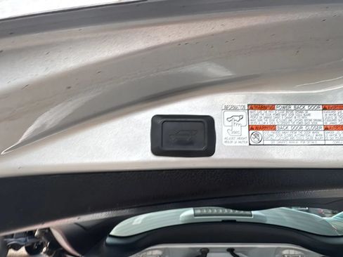 Used 2016 Toyota RAV4 XLE AWD/4WD image 18
