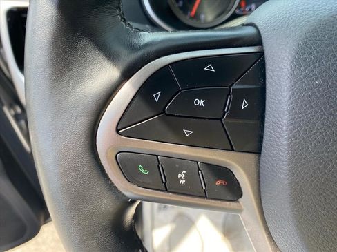 Used 2019 Jeep Cherokee Limited AWD/4WD image 18