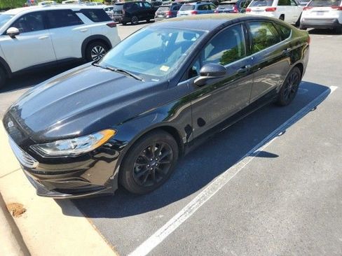 Used 2017 Ford Fusion SE w/ Fusion SE Technology Package FWD image 14
