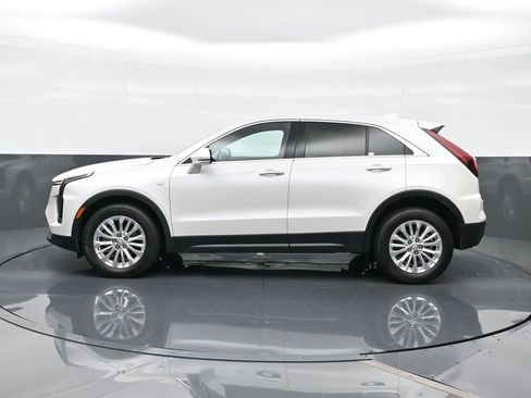 Used 2024 Cadillac XT4 Luxury FWD image 3