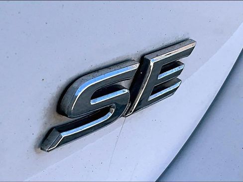 Used 2019 Toyota Camry SE w/ Convenience Package FWD image 21