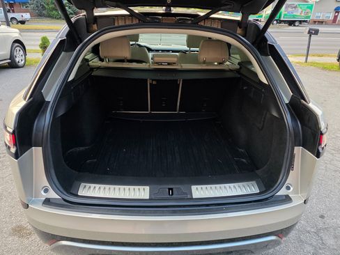 Used 2018 Land Rover Range Rover Velar R-Dynamic SE image 13