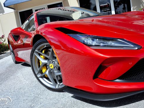 Used 2022 Ferrari F8 Tributo image 12