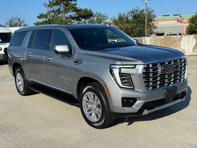 Used 2025 GMC Yukon XL Denali AWD/4WD image 3