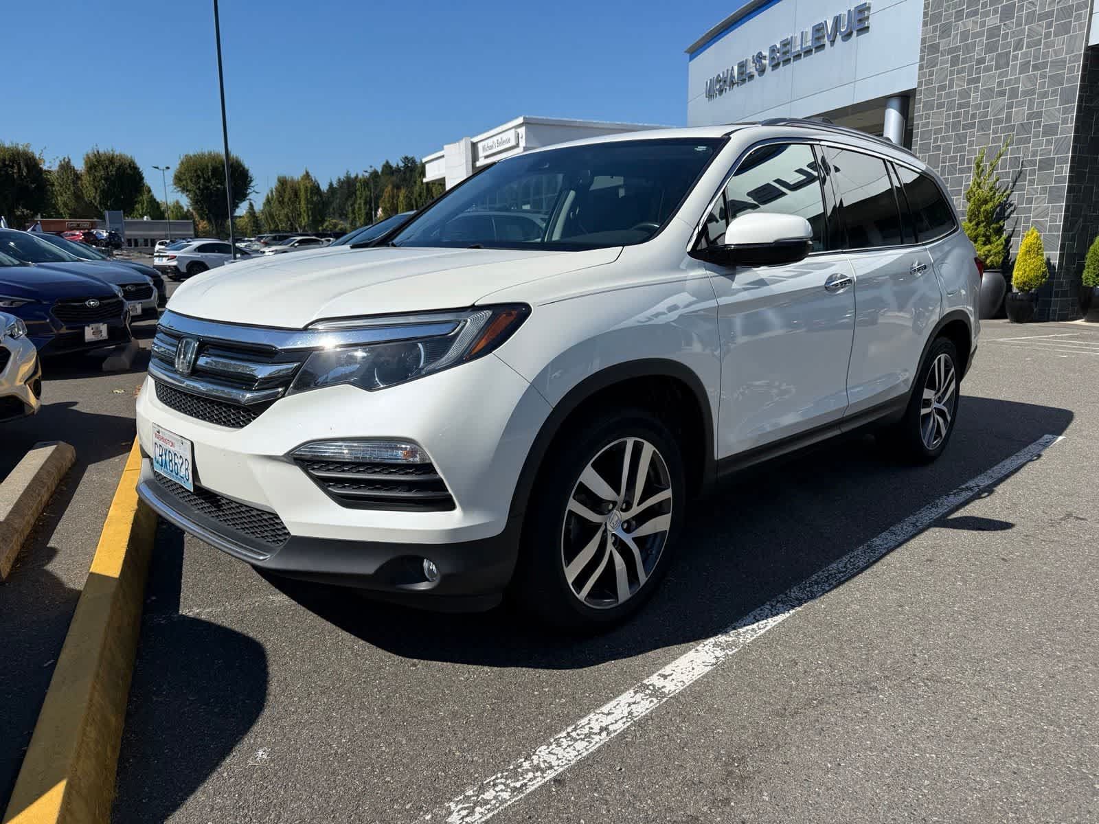 Used 2017 Honda Pilot Touring image 1