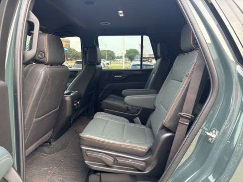 Used 2025 GMC Yukon AT4 AWD/4WD image 5