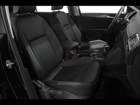 Certified 2024 Volkswagen Tiguan SE AWD/4WD image 18