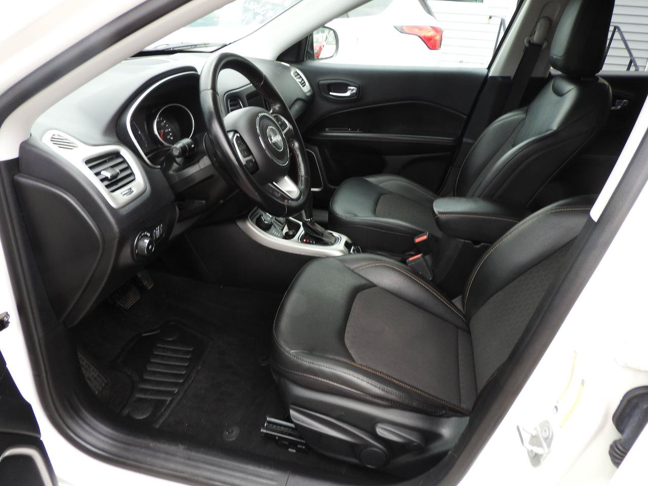 Used 2020 Jeep Compass Latitude AWD/4WD image 7