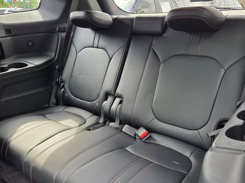 Used 2025 Honda Pilot TrailSport image 8