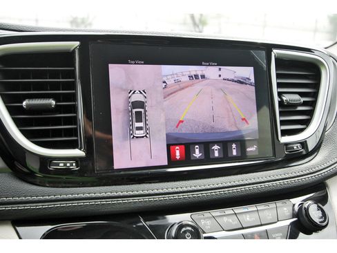Used 2022 Chrysler Pacifica Touring-L w/ Uconnect Theater Family Group FWD image 27