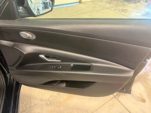 Used 2022 Hyundai Elantra SE FWD image 31