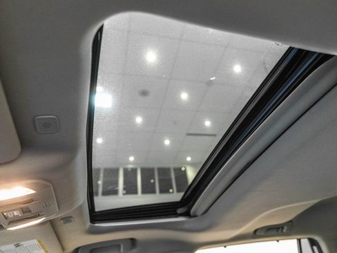 Used 2023 Toyota Highlander XLE FWD image 22