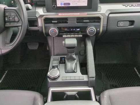 Certified 2025 Toyota Tacoma SR5 AWD/4WD image 18