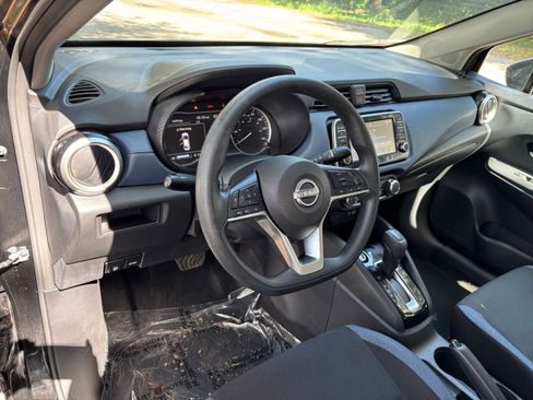 Used 2025 Nissan Versa SV FWD image 32