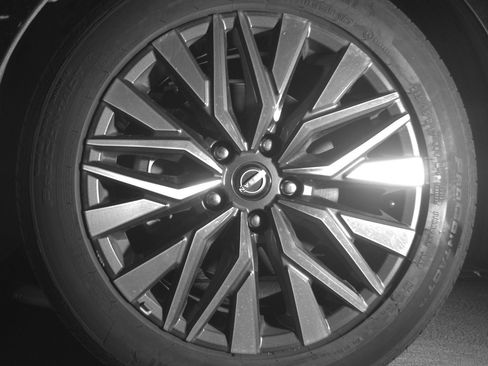 Used 2025 Nissan Altima 2.5 SV FWD image 12