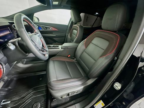 Used 2025 Chevrolet Equinox EV RS FWD image 13