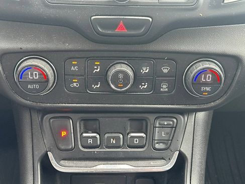 Used 2020 GMC Terrain SLE w/ Driver Convenience Package AWD/4WD image 26
