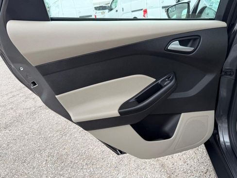 Used 2017 Ford Focus SE FWD image 30