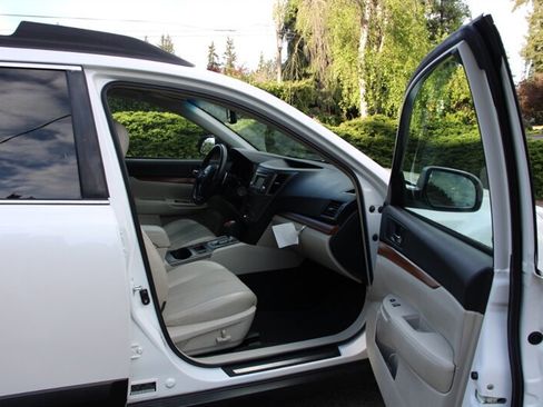 Used 2013 Subaru Outback 2.5i Limited AWD/4WD image 14