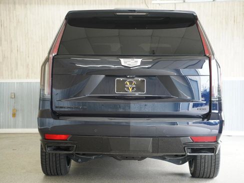 Used 2021 Cadillac Escalade Sport Platinum w/ LPO, ONYX Package image 9