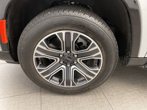 New 2025 Jeep Wagoneer 4WD image 10