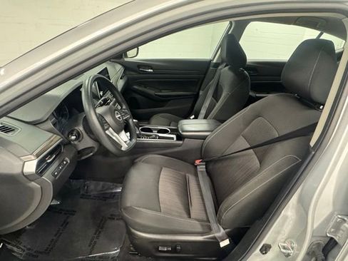Used 2024 Nissan Altima 2.5 SV image 11