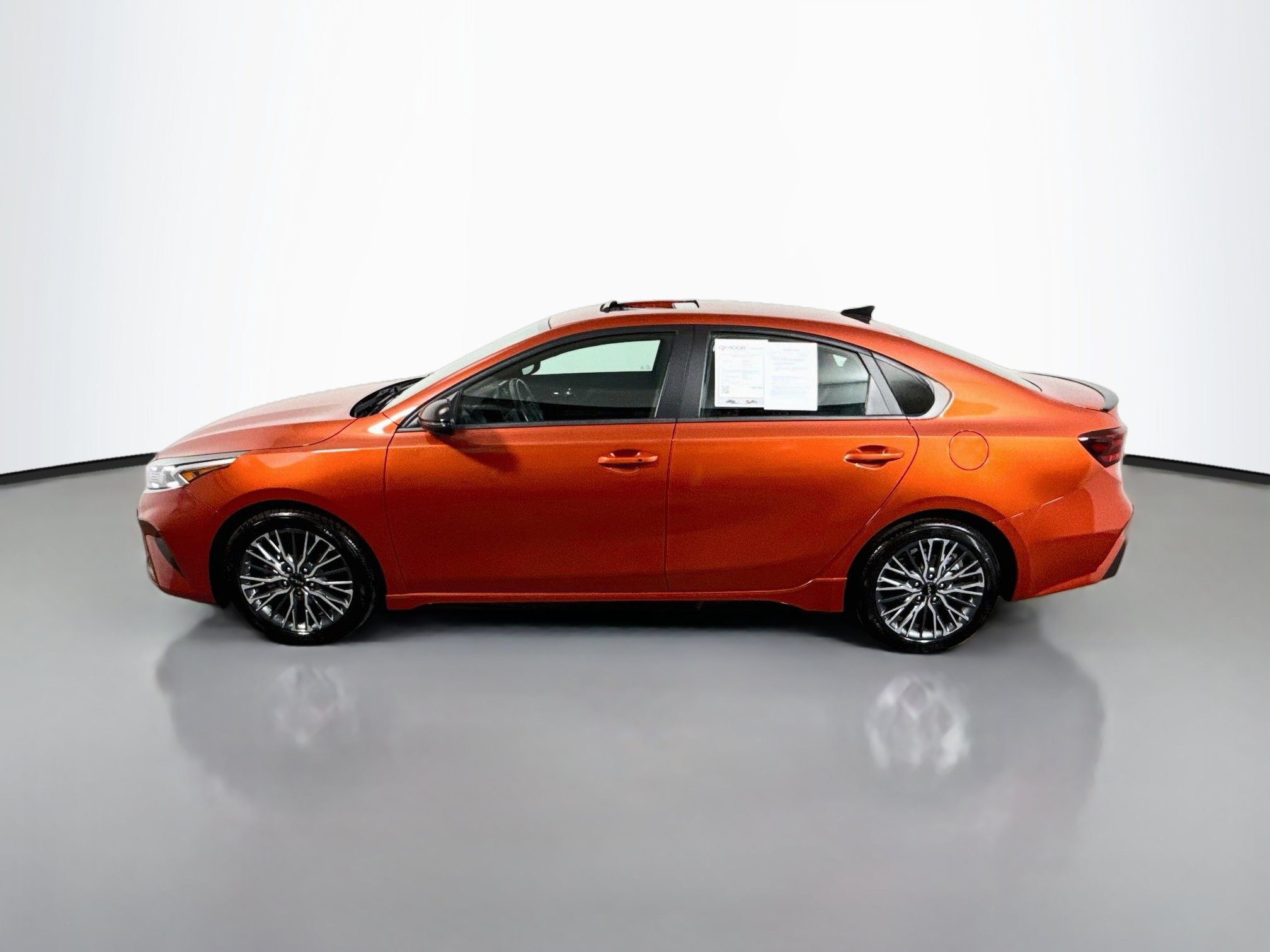 Used 2023 Kia Forte GT-Line w/ GT-Line Premium Package FWD image 4