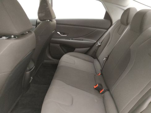 Used 2024 Hyundai Elantra SE FWD image 18